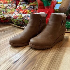 Life Stride Brown Ankle Booties